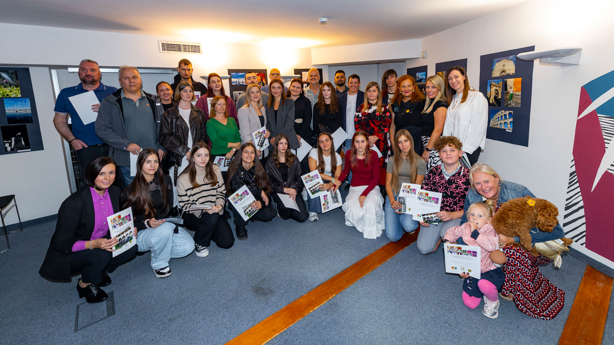 Otvorena izložba foto radionice "Svijet u bojama"