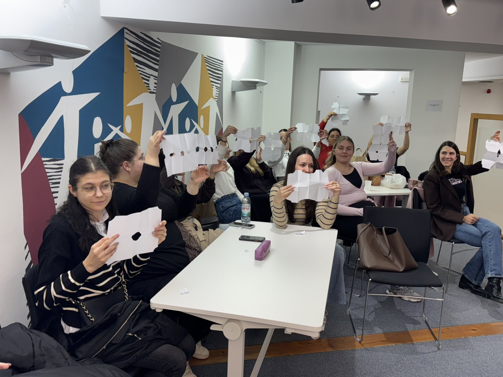 U Centru za mlade Pula održana radionica "Naočale kroz koje pričamo"